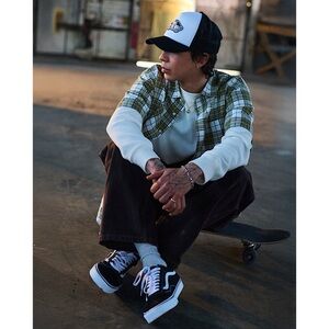 Vans Old Skool Women’s 8.5 Black White Sneakers Classic Low Top Skate Shoes